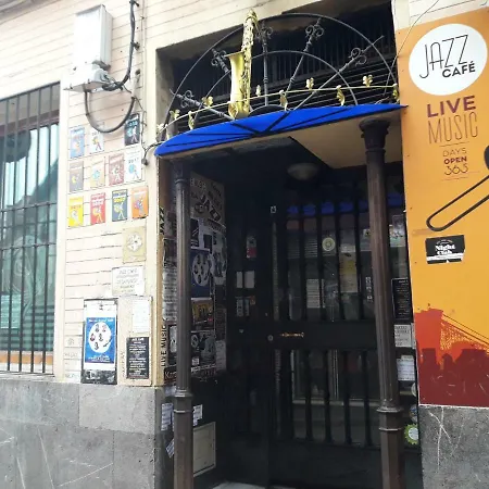 Resting In A Typical District Near Everything Appartement